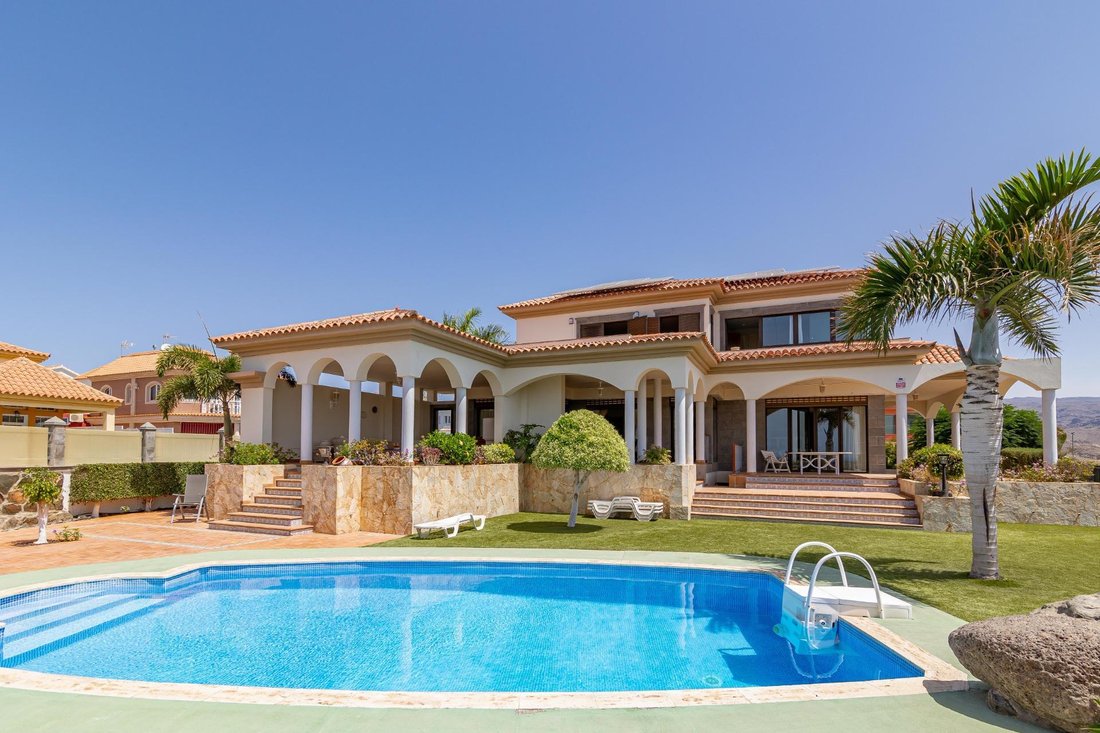 Villa in San Bartolome de Tirajana, Canary Islands, Spain 2 - 14492066