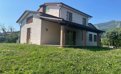Villa in Strettoia-Capezzano-Valdicastello, Pietrasanta, Tuscany 1