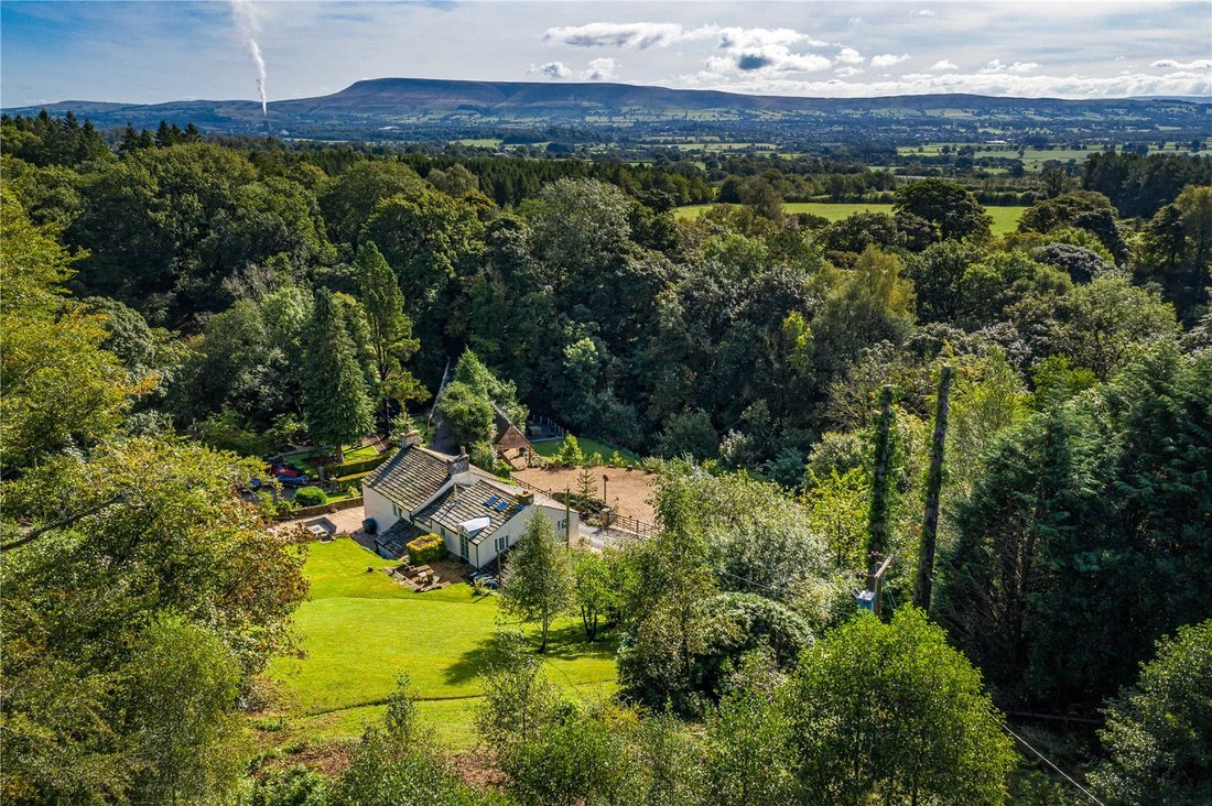 House in Lancashire, England 2 - 14499357