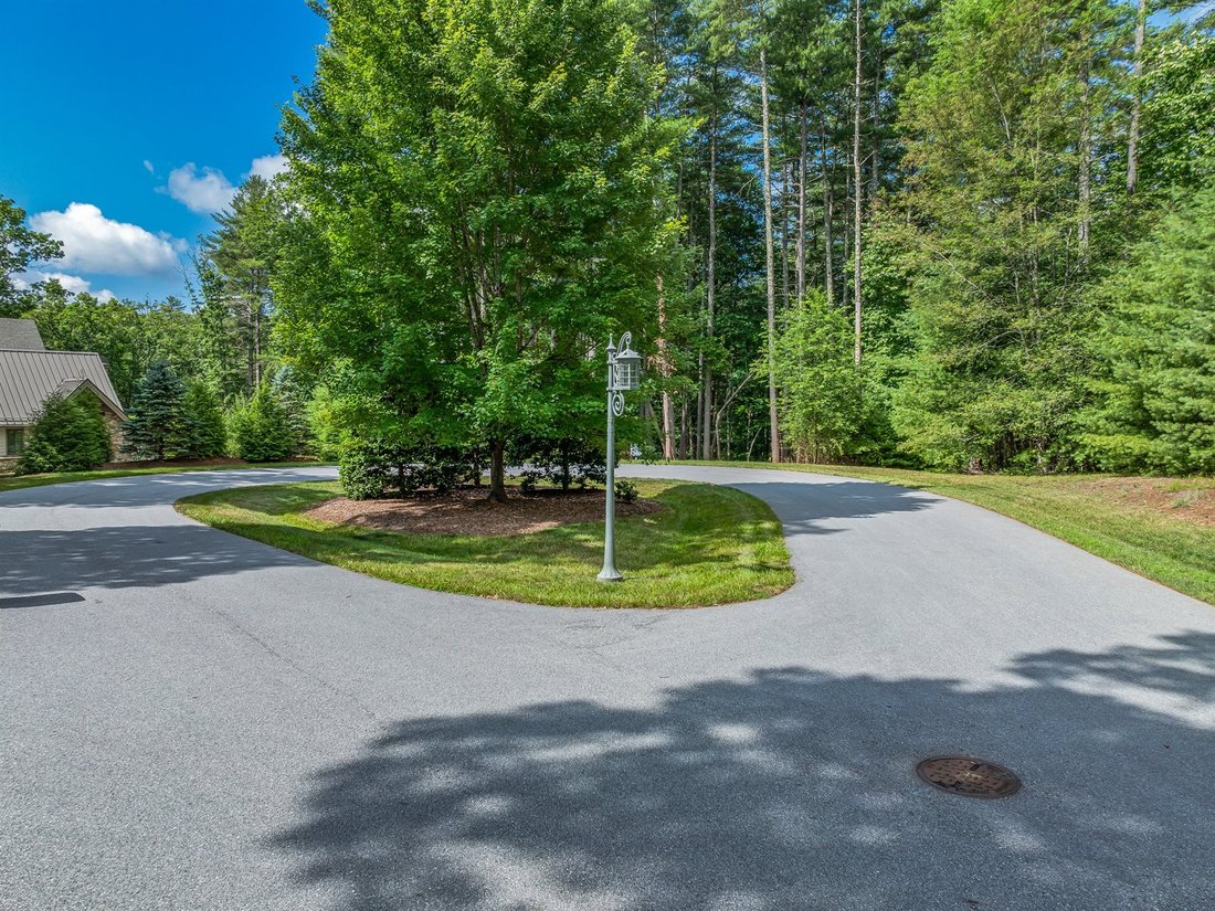 Land in Asheville, North Carolina, United States 3 - 14447890