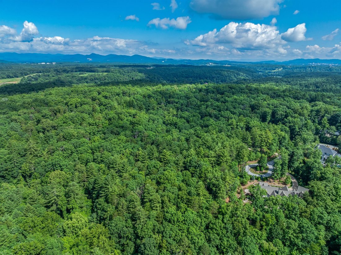Land in Asheville, North Carolina, United States 1 - 14447890