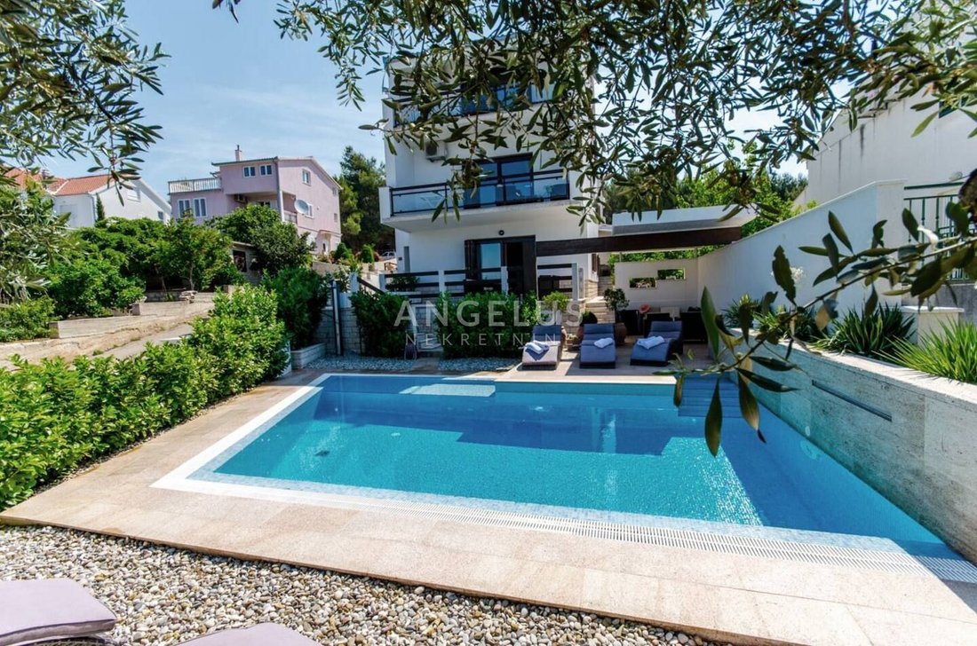 Casa en Okrug Gornji, Split-Dalmacia, Croacia 1 - 14499040