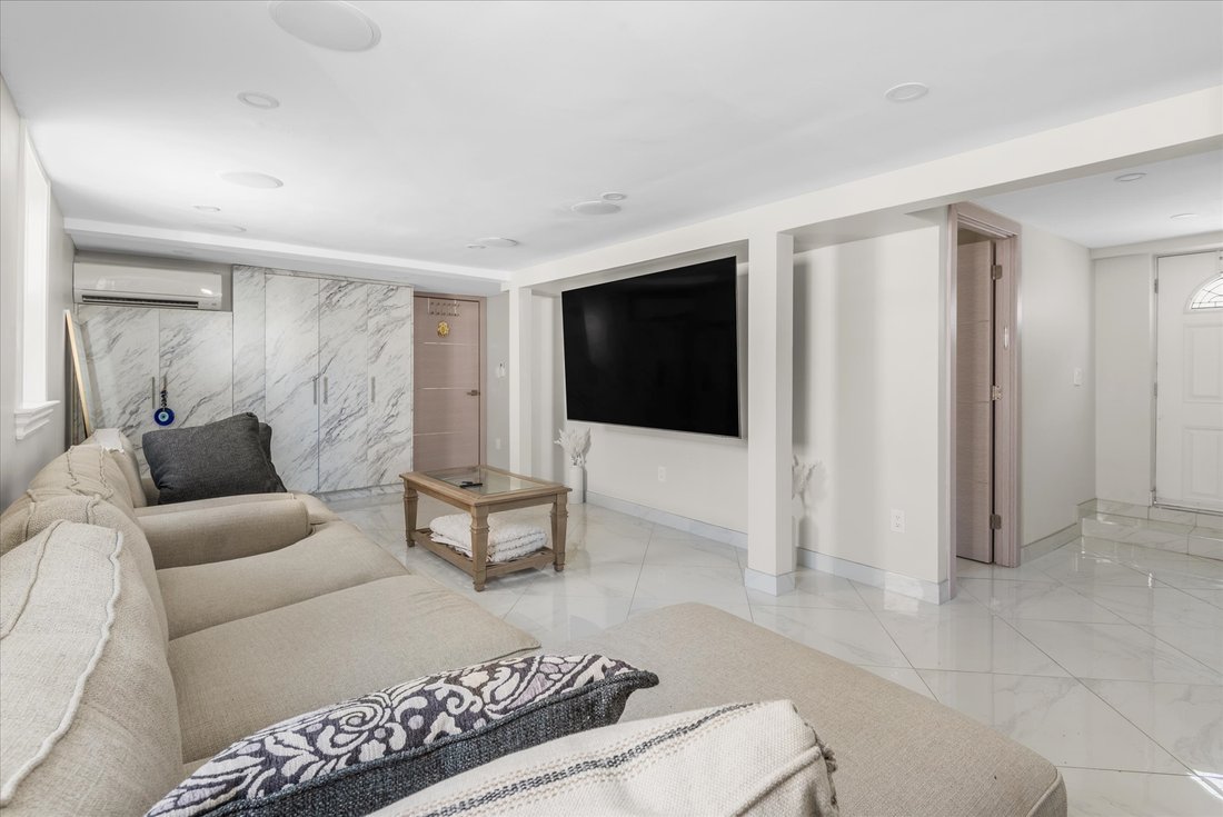 House in New York, New York, United States 4 - 14489212