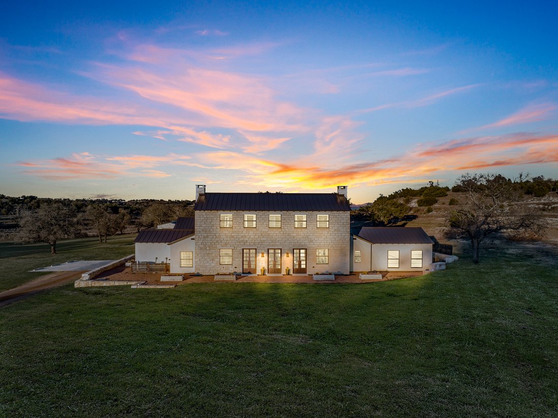 House in Fredericksburg, Texas, United States 2 - 13856914
