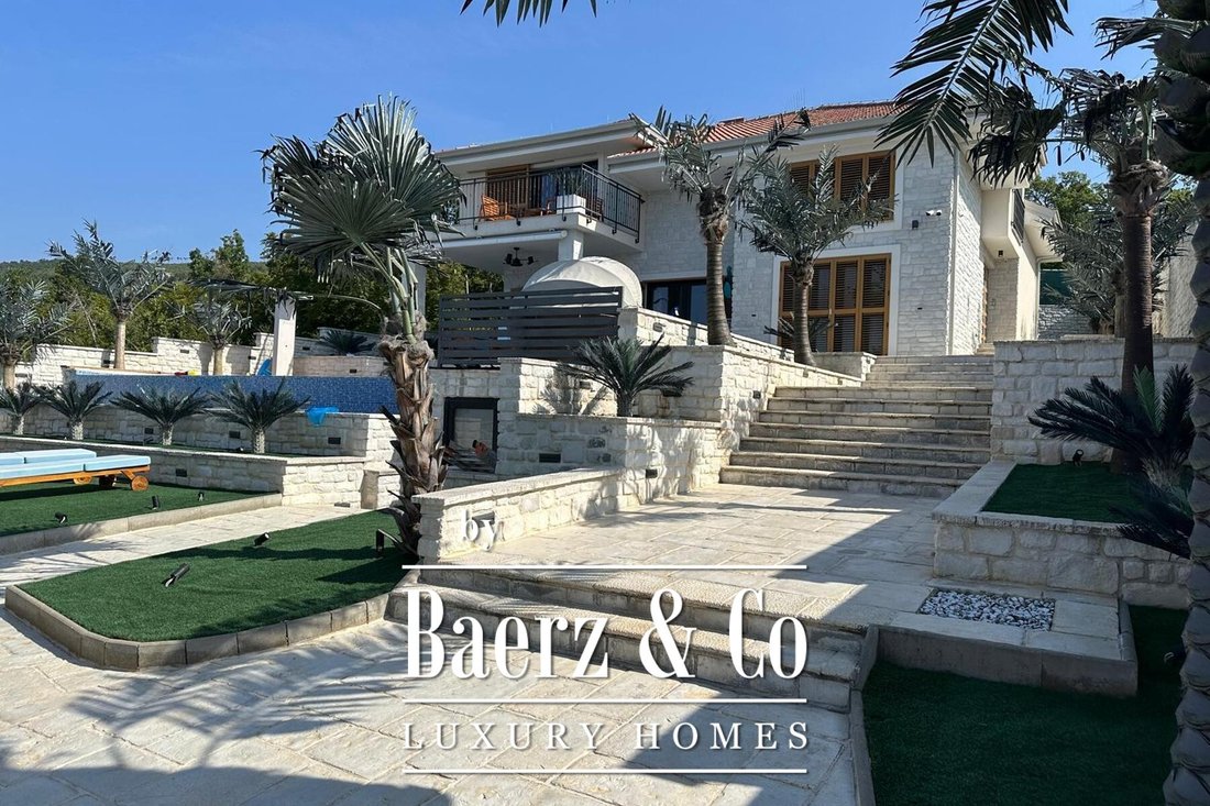 Villa in Grad Crikvenica, Primorje-Gorski Kotar County, Croatia 1 - 14499667