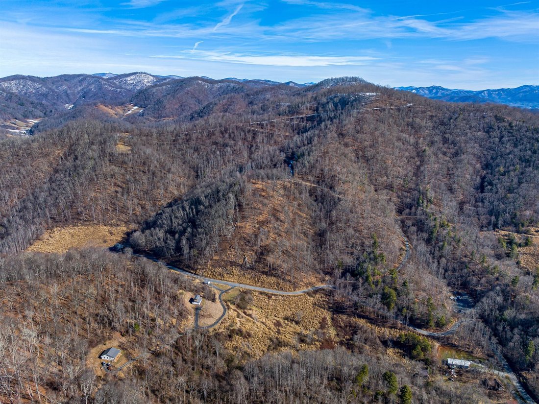 137 Acres With Private Compound In Marshall, North Carolina, United