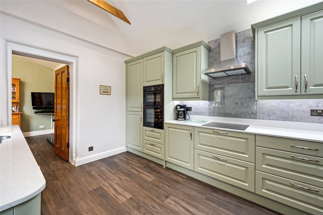 House in Roundhay, Leeds, England 3 - 14499301