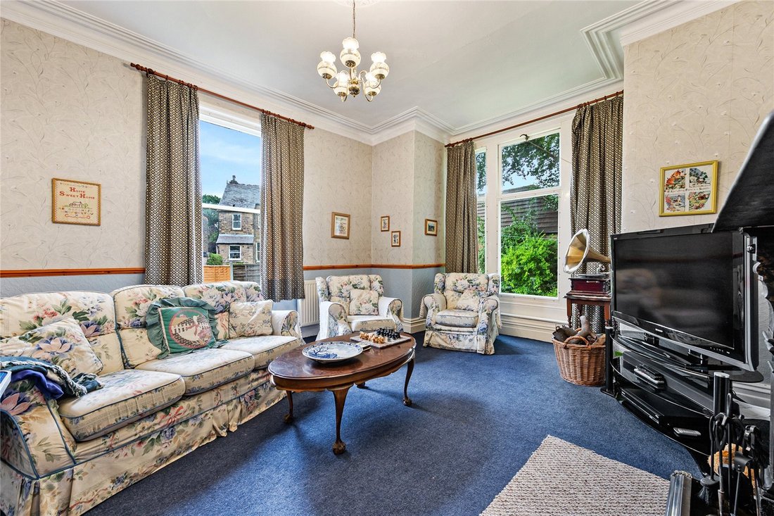 House in Roundhay, Leeds, England 5 - 14499301