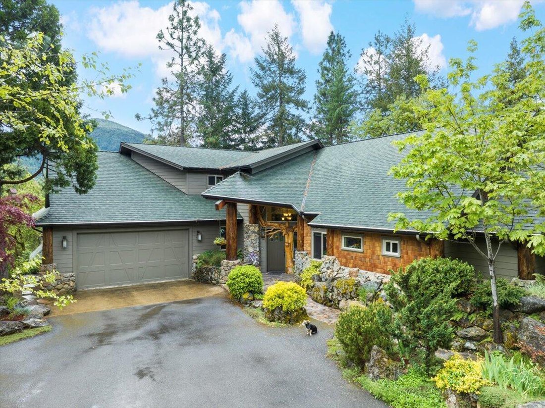House in Grants Pass, Oregon, United States 2 - 14198420