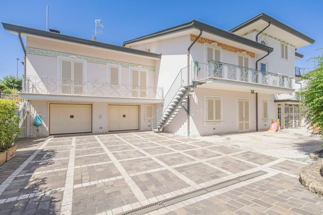 Villa in Center, Fucecchio, Tuscany 4 - 14499663