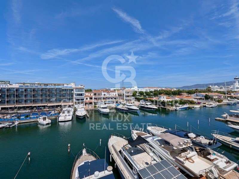 Building For Sale With 3 Apartments, Garage In Empuriabrava, Catalonia