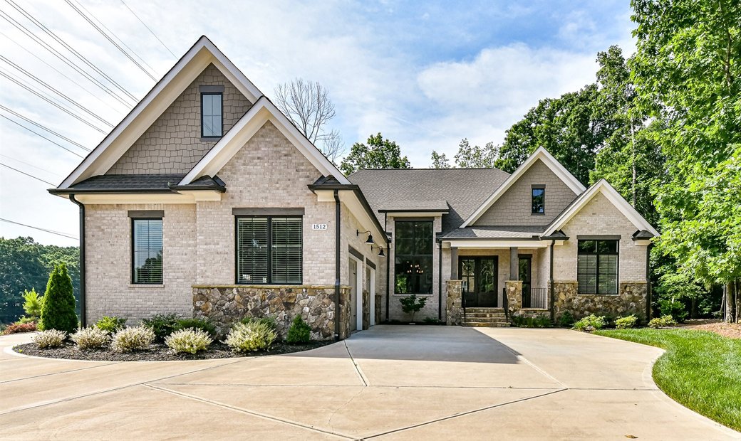 Stunning Home On An Acre Plus In Weddington, North Carolina, United ...