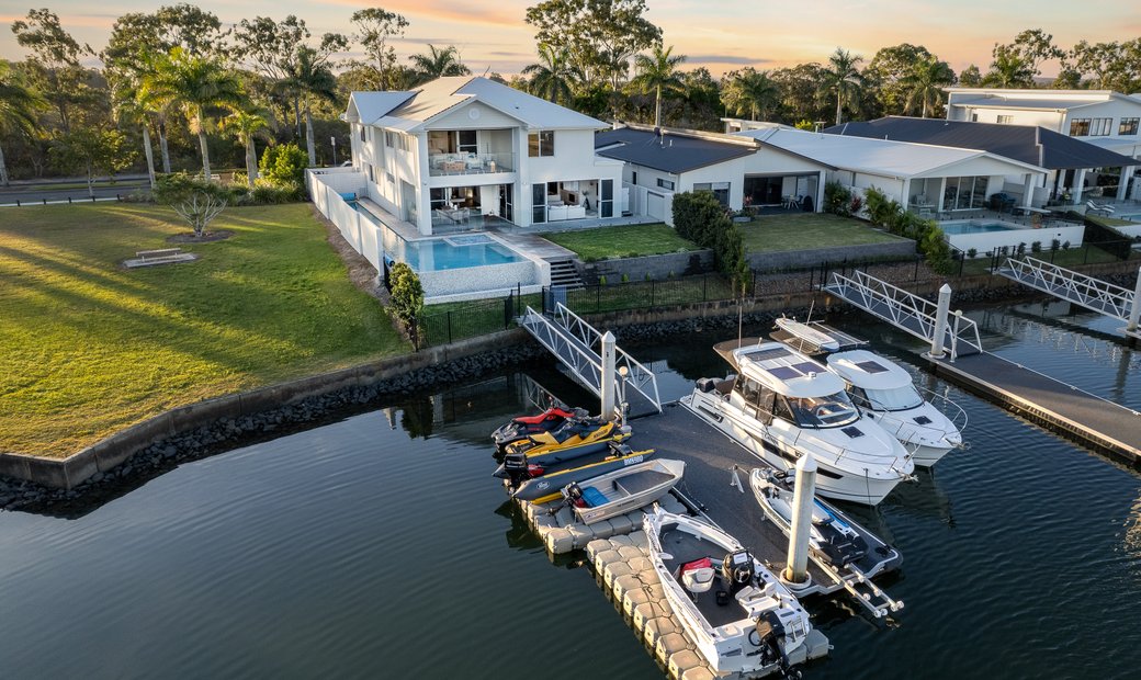 Waterfront Home In The Exclusive Calypso In Jacobs Well, Queensland
