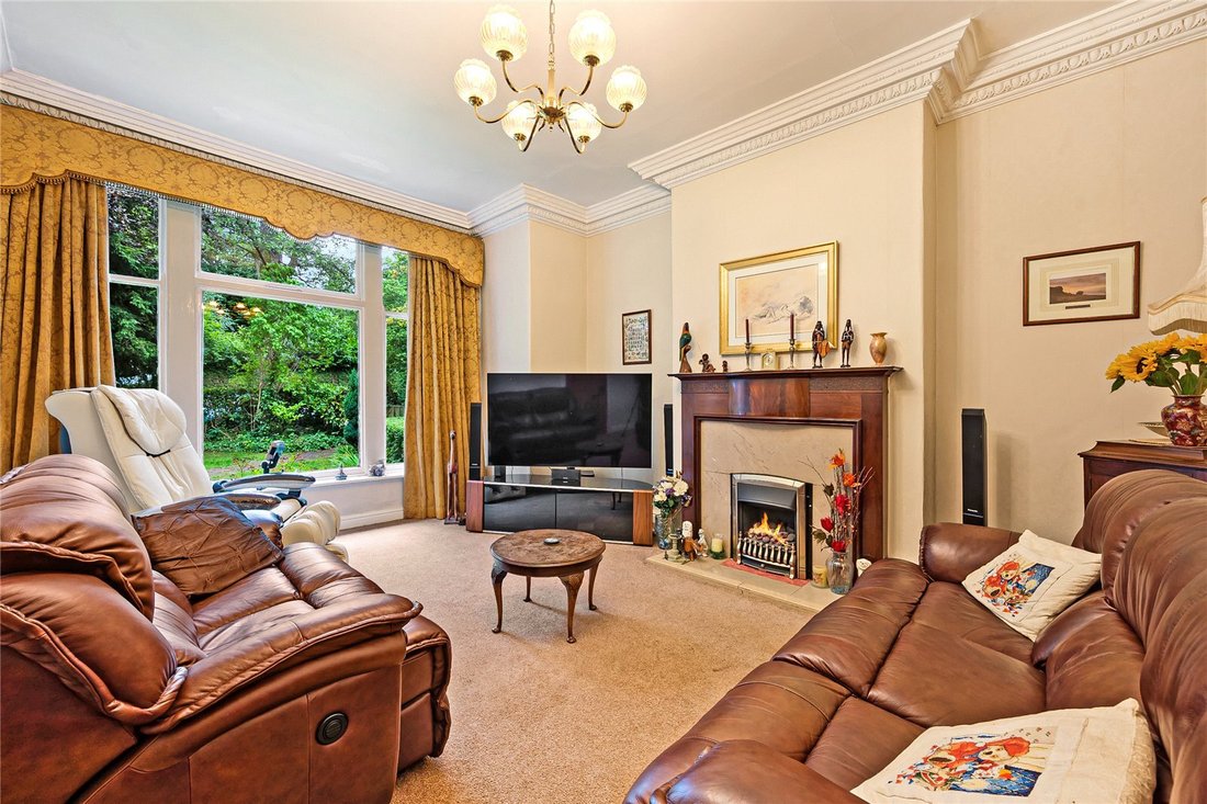 House in Roundhay, Leeds, England 4 - 14499301