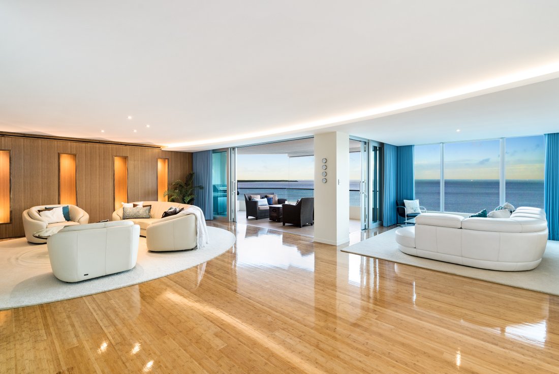 Curated visual reference: The Esplanade Penthouse Reference: Exceptional Esplanade Penthouse In Cairns North Queensland Australia