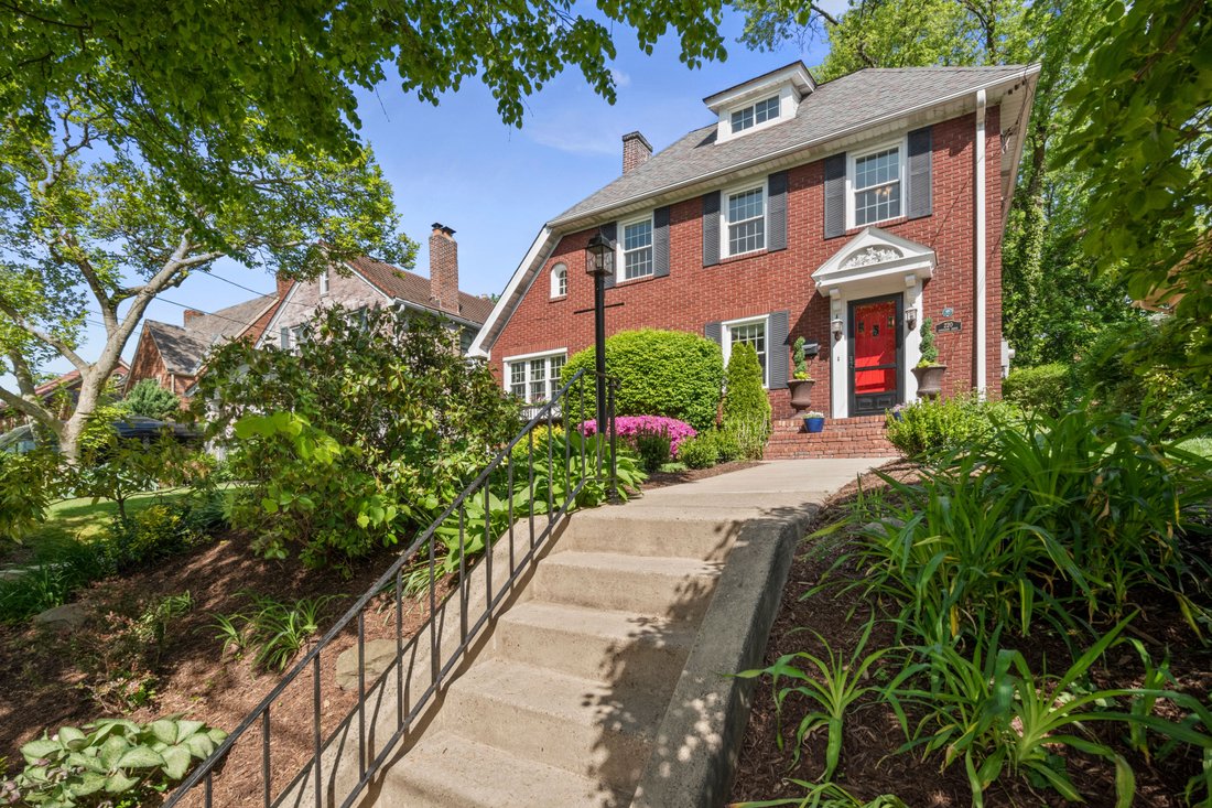 220 Morrison Drive, Pittsburgh, In Mount Lebanon, Pennsylvania, United