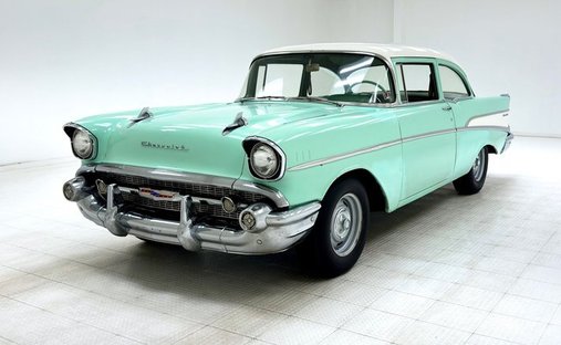 327ci 4bbl V8/Muncie M20 Manual/Iconic Lines/Original Interior/Great Driver in Morgantown, United States 1