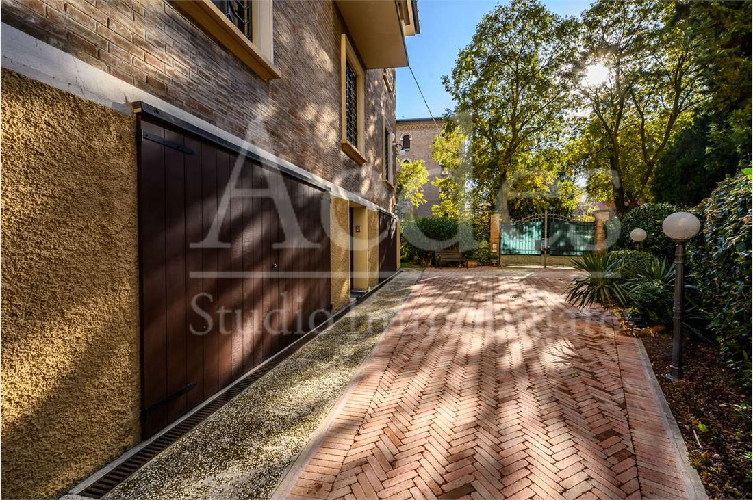 Villa in Historic Center, Modena, Emilia-Romagna 4 - 14505309