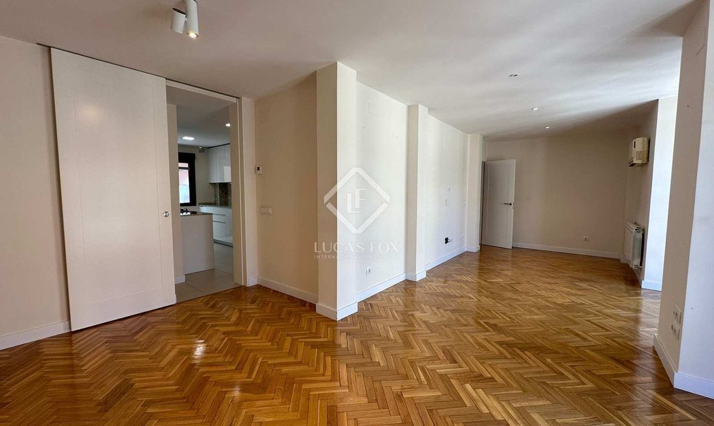 View of Madrid Penthouse In Usera, Community Of Madrid, Spain For Sale (14503809)