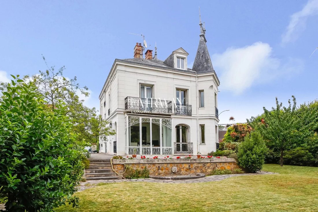 ¡Una Mansión Sin Vecinos Con En Charenton Le Pont, Isla De Francia, Francia En Venta (14503805)