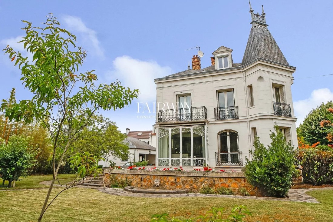 ¡Una Mansión Sin Vecinos Con En Charenton Le Pont, Isla De Francia, Francia En Venta (14503805)