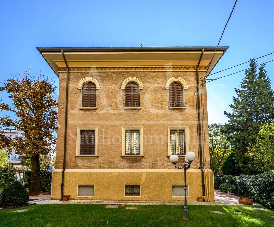 Villa in Historic Center, Modena, Emilia-Romagna 1 - 14505309
