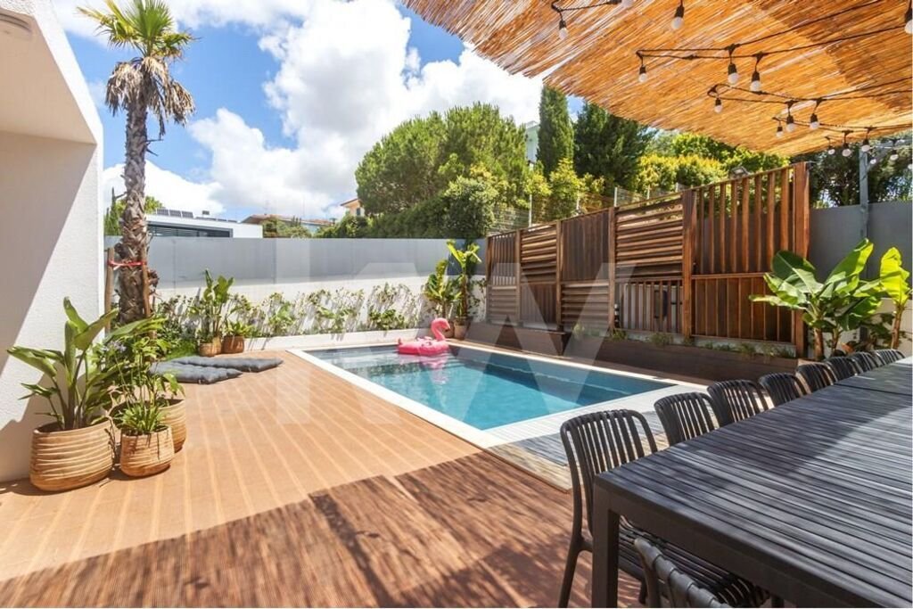 Townhouse in Oeiras e Sao Juliao da Barra, Paco de Arcos e Caxias, Lisbon, Portugal 1 - 14502697