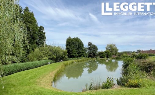 Castle for Sale in Guéret, Nouvelle-Aquitaine, France