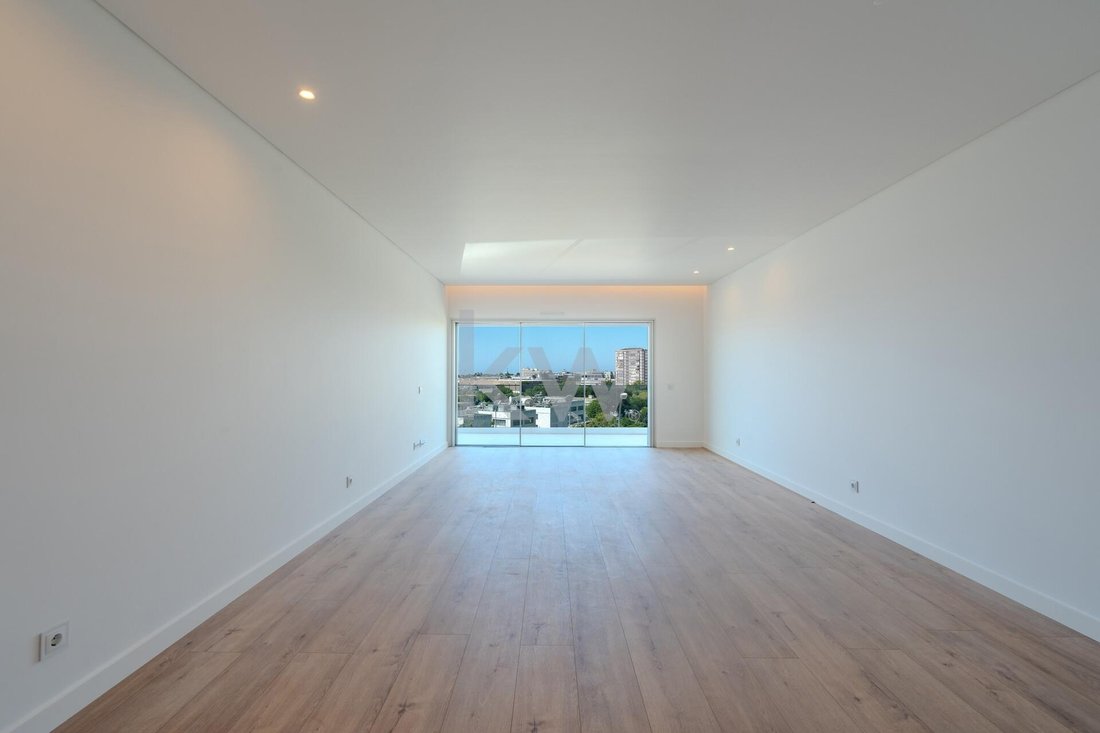 Apartment in Carnaxide e Queijas, Lisbon, Portugal 2 - 14502617