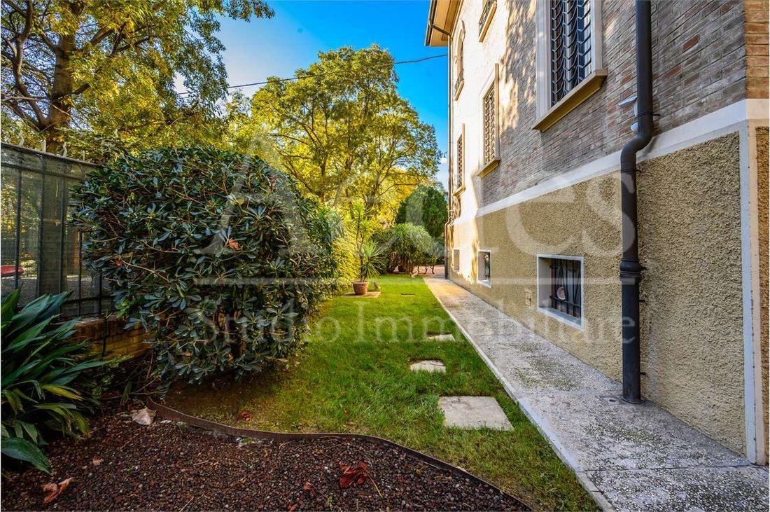 Villa in Historic Center, Modena, Emilia-Romagna 5 - 14505309