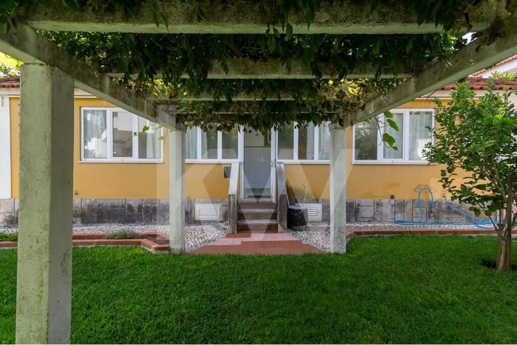 Townhouse in Linda-a-Velha, Lisbon, Portugal 1 - 14502508