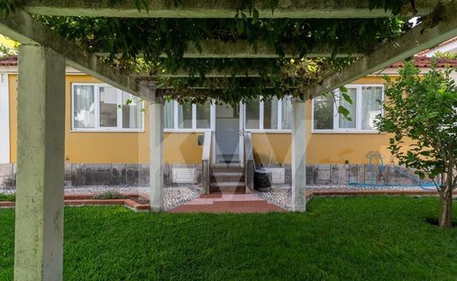 Townhouse in Linda-a-Velha, Lisbon, Portugal 1