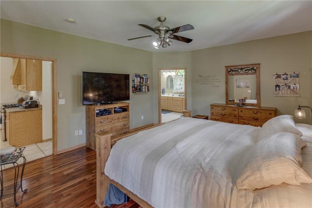 House in Motley, Minnesota, United States 3 - 14506883