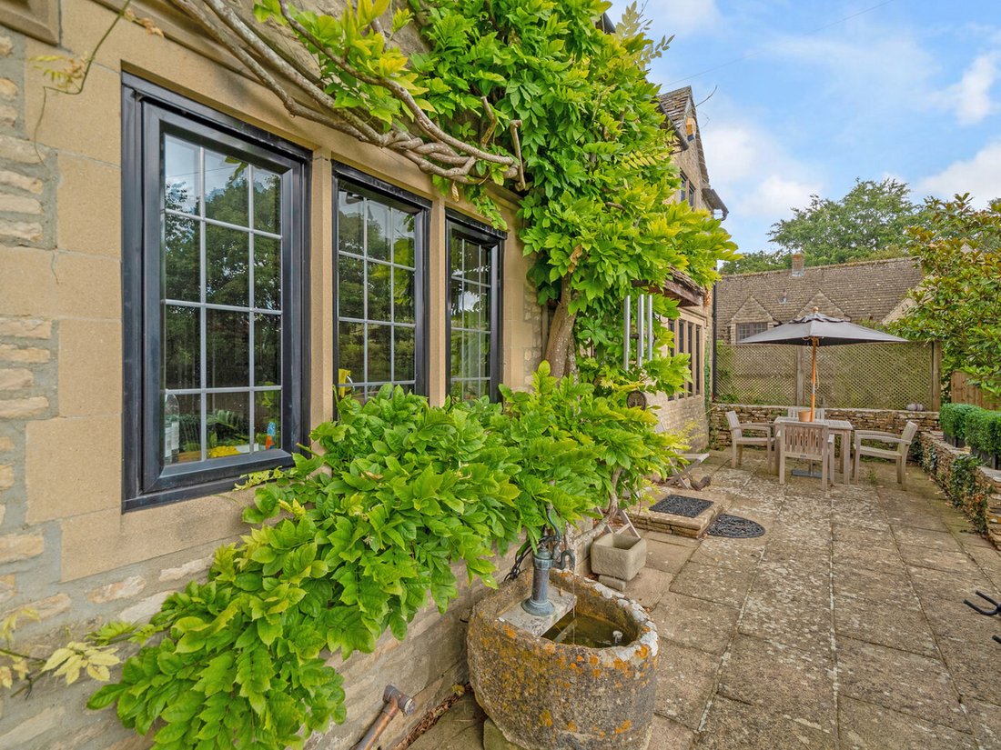 3 Bedroom Detached House For Sale In In Fulbrook, England, United