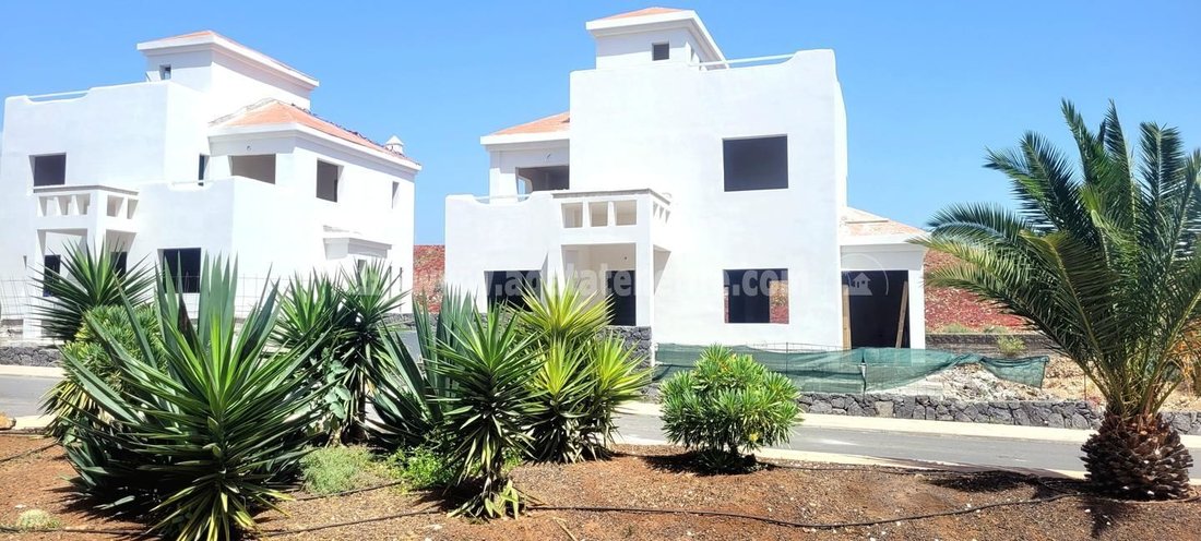 Villa in San Miguel de Abona, Canary Islands, Spain 1 - 14382312