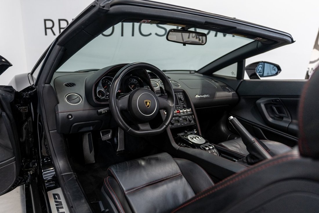 Cabriolet in Saint Louis, MO, United States 2 - 14377226