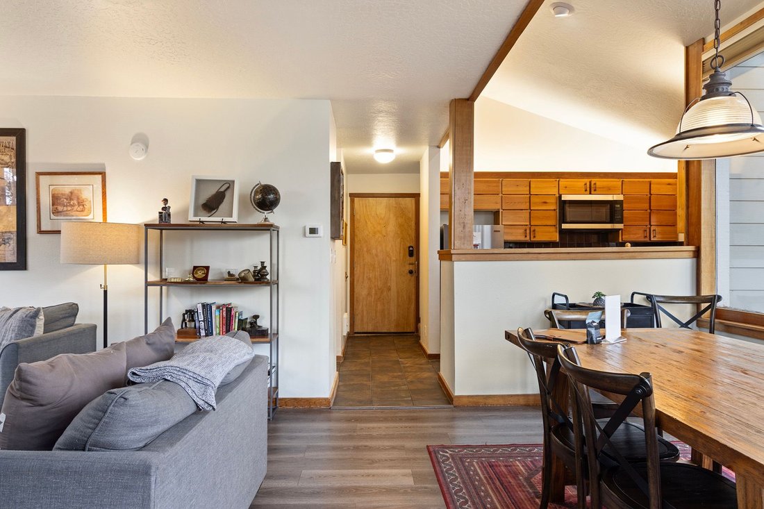 Racquet Club Condo In Wilson, Wyoming, United States For Sale (14510517)