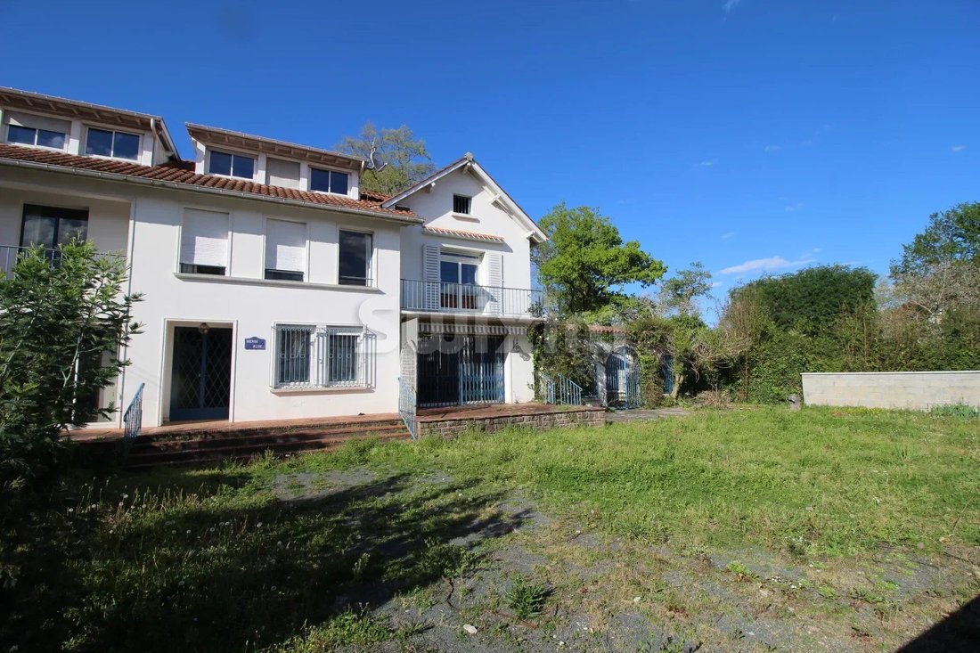 House in Cambo-les-Bains, Nouvelle-Aquitaine, France 1 - 13861988