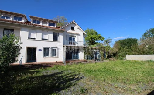 Maison à Cambo-les-Bains, Nouvelle-Aquitaine, France 1