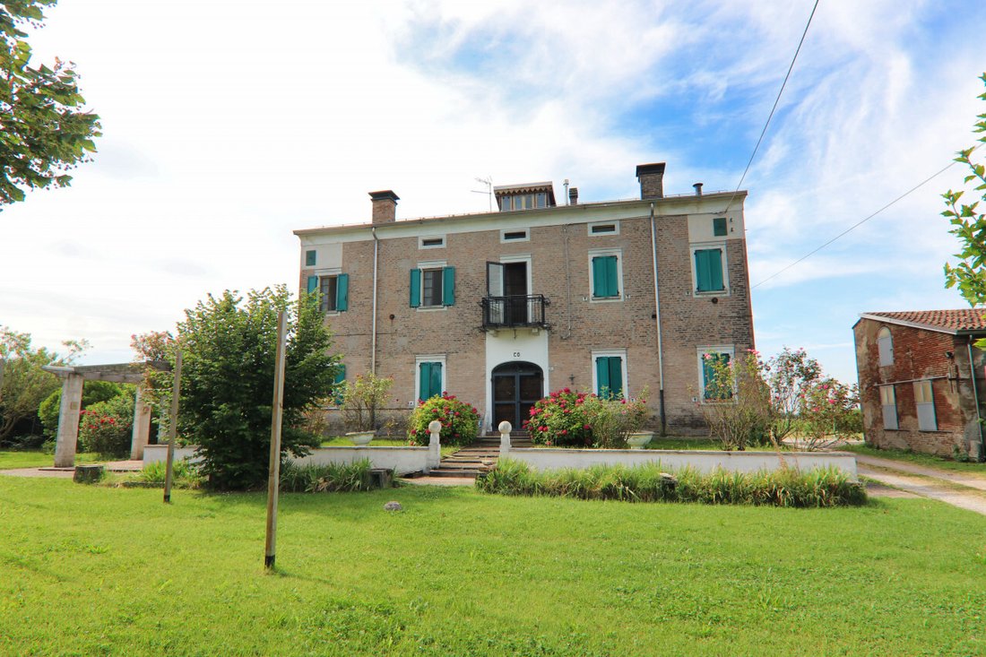 Country House in Gonzaga, Lombardy, Italy 3 - 14514202