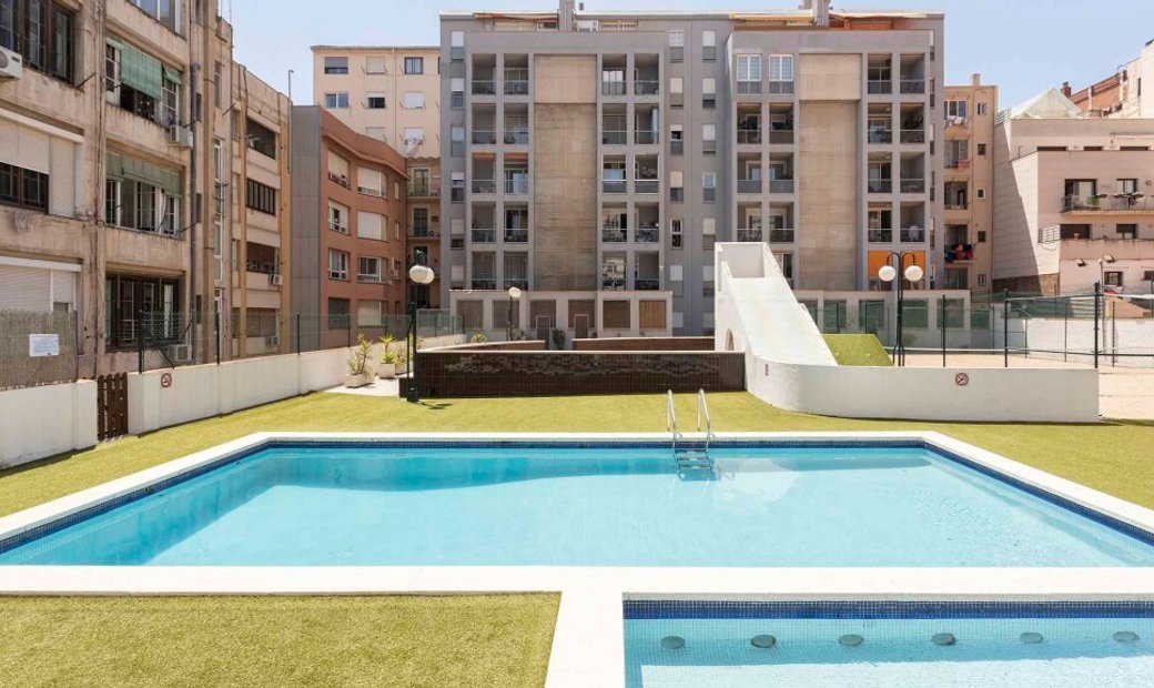 Flat With Communal Pool For Sale In La Dreta Del In Barcelona