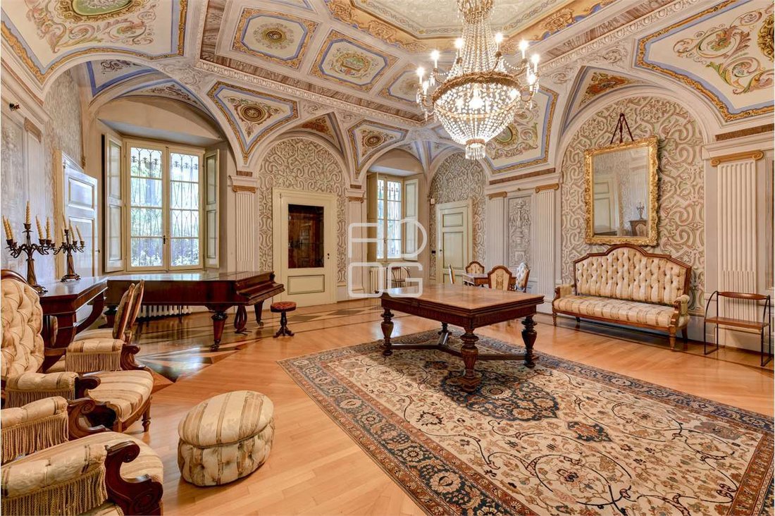 Villa in Historic Center, Lonato del Garda, Lombardy 3 - 14516090