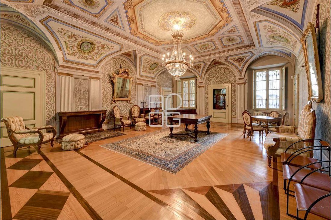 Villa in Historic Center, Lonato del Garda, Lombardy 1 - 14516090