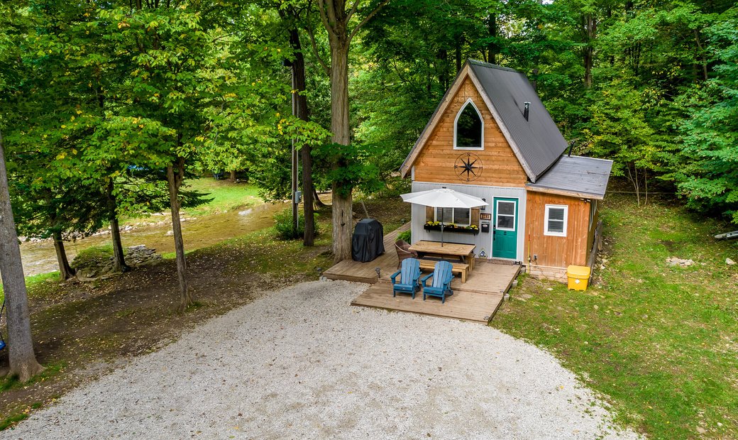 11.5 Acre Cottage By The River In Creemore, Ontario, Canada For Sale