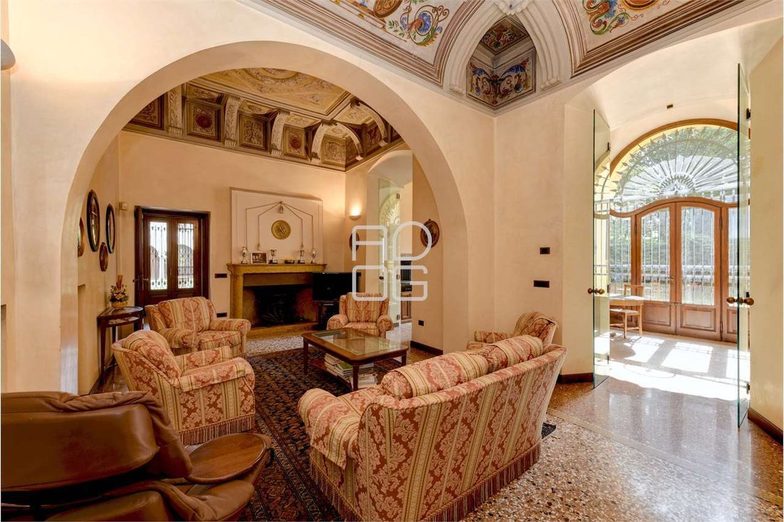 Villa in Historic Center, Lonato del Garda, Lombardy 4 - 14516090