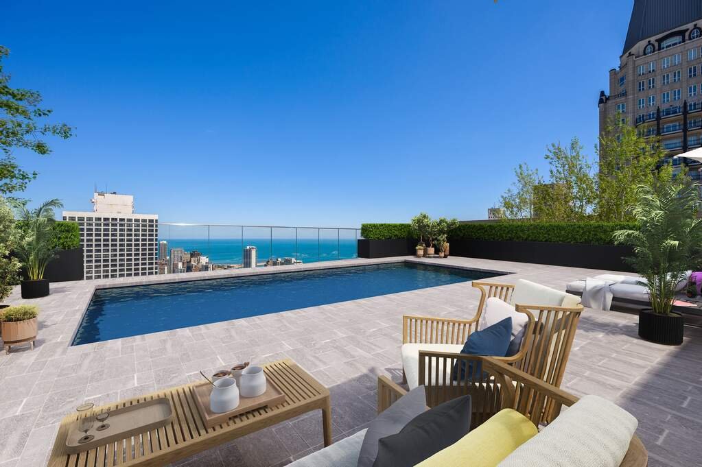 True Penthouse With Private Pool On Top Of In Chicago, Illinois, United ...