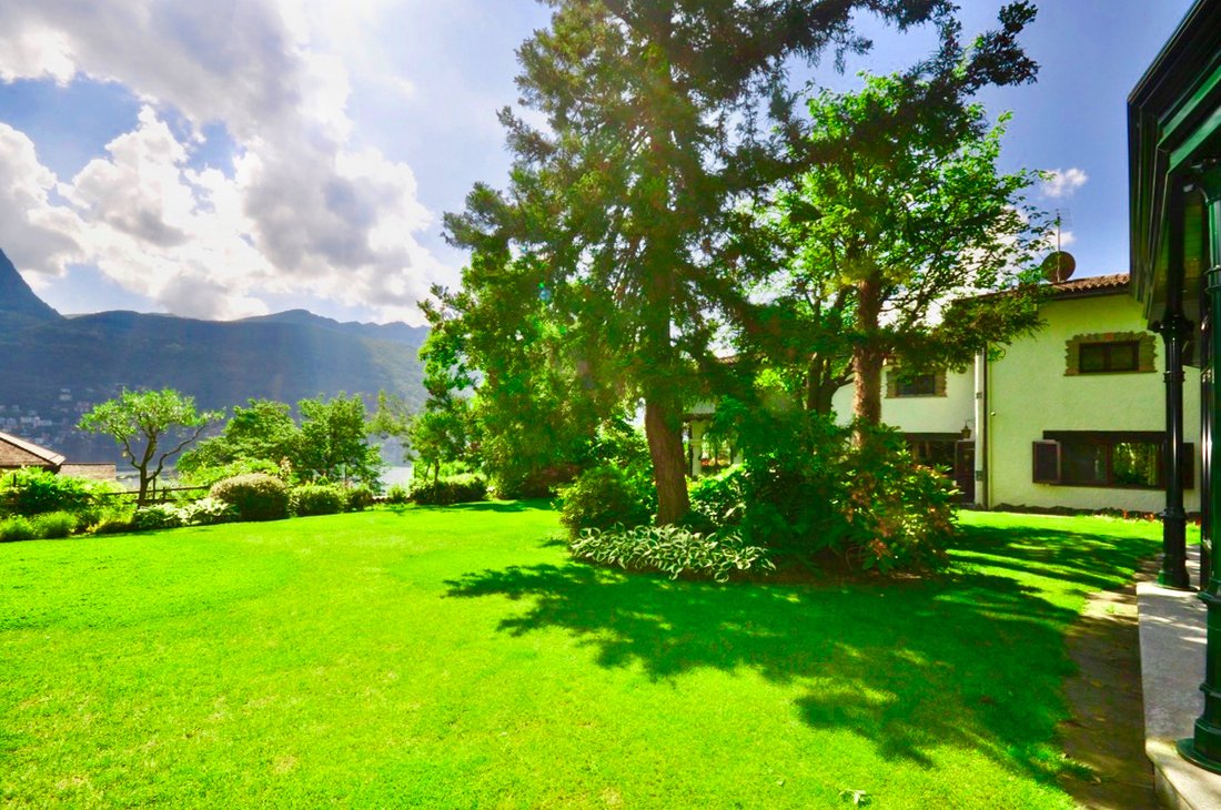 Villa in Melide, Ticino, Switzerland 1 - 14517360
