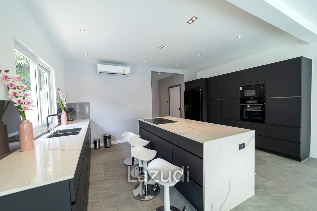 Villa in Pattaya City, Chon Buri, Thailand 4 - 13085302