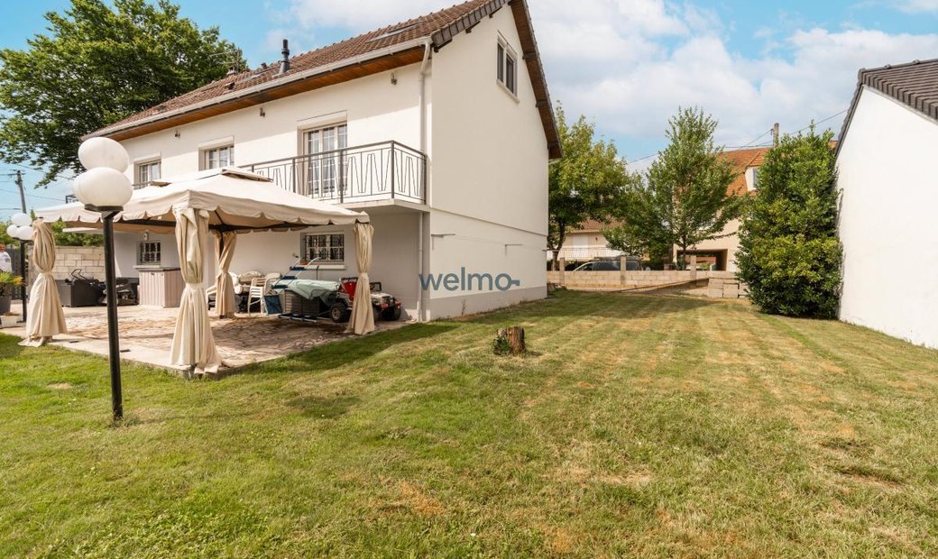 Maison 8 Pièces 200 M² In Pontault Combault, île De France, France For