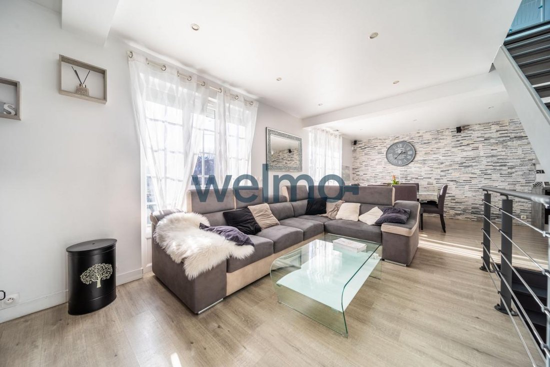 Maison 8 Pièces 200 M² In Pontault Combault, île De France, France For